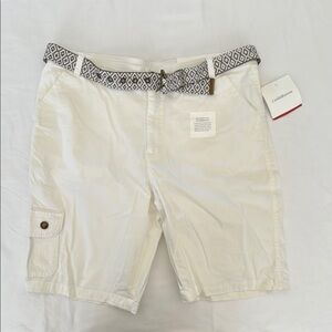 Croft and Barrow White Cargo Shorts with Relaxed Fit